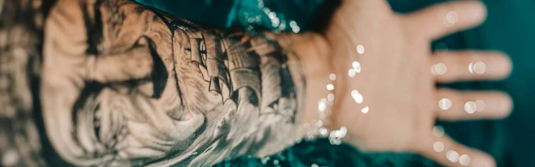 Cicatrisation tatouage : pourquoi la cicatrisation sèche est à éviter